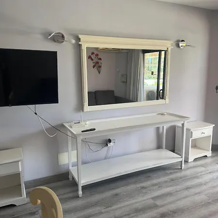 Americas 1-bed Sleeps 5 Pool Parking شقة *