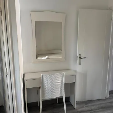 Americas 1-bed Sleeps 5 Pool Parking 美洲海滩