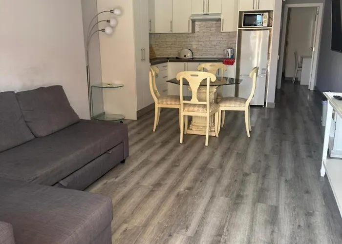 Americas 1-bed Sleeps 5 Pool Parking 美洲海滩