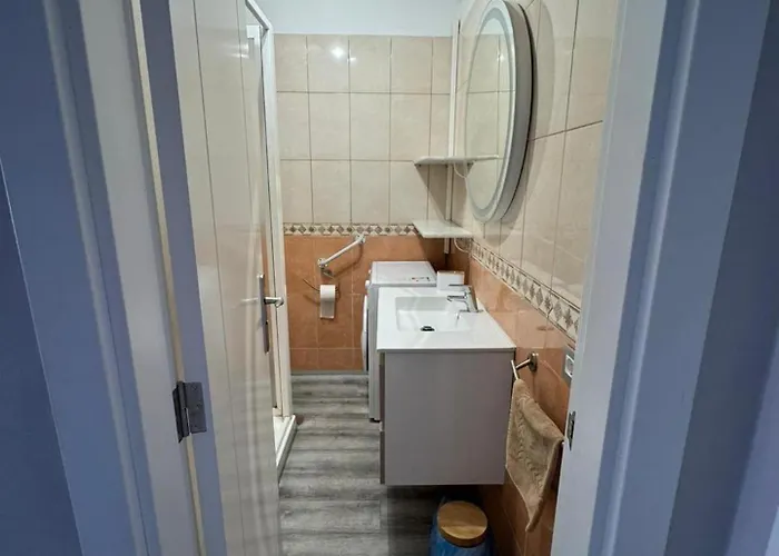 Americas 1-bed Sleeps 5 Pool Parking