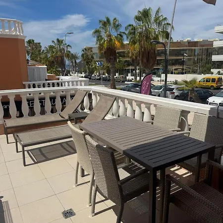 Americas 1-bed Sleeps 5 Pool Parking Apartment *