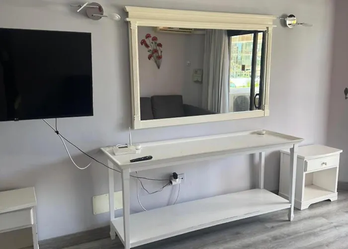 Americas 1-bed Sleeps 5 Pool Parking Apartmán *