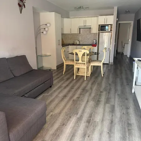 Americas 1-bed Sleeps 5 Pool Parking Playa de las Américas