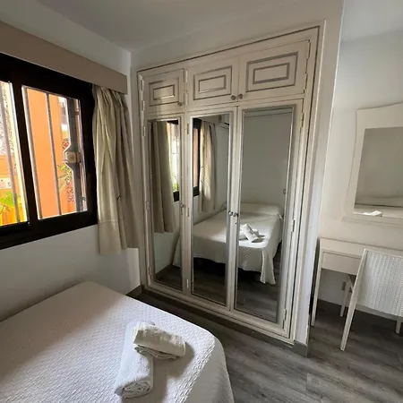 Americas 1-bed Sleeps 5 Pool Parking Playa de las Américas